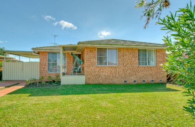 3 Lomond Street, WAKELEY, NSW 2176