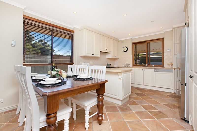 2 Carnarvon Avenue, REDWOOD PARK SA 5097