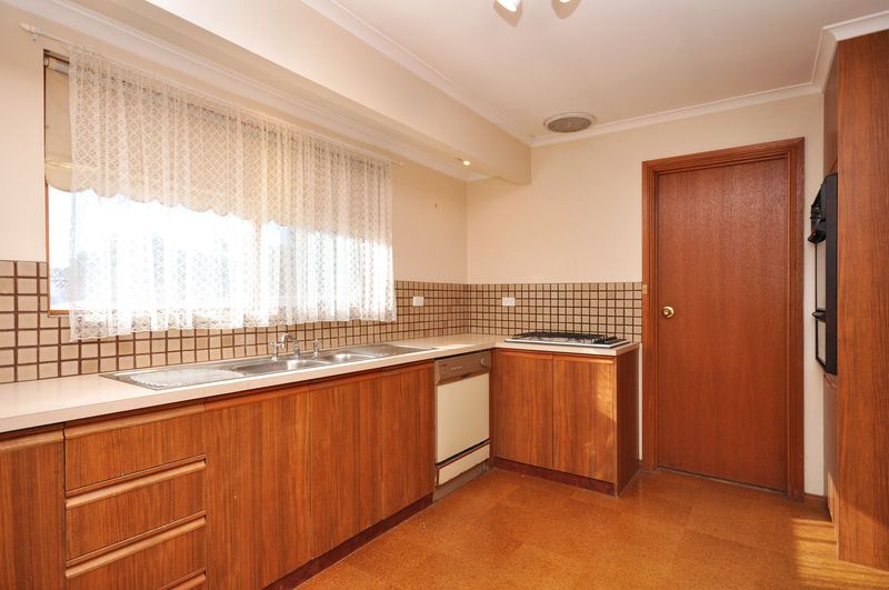 6 Garnet Crescent, FLAGSTAFF HILL, SA 5159