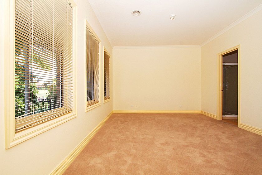 27 Grenville Terrace, ROXBURGH PARK, VIC 3064