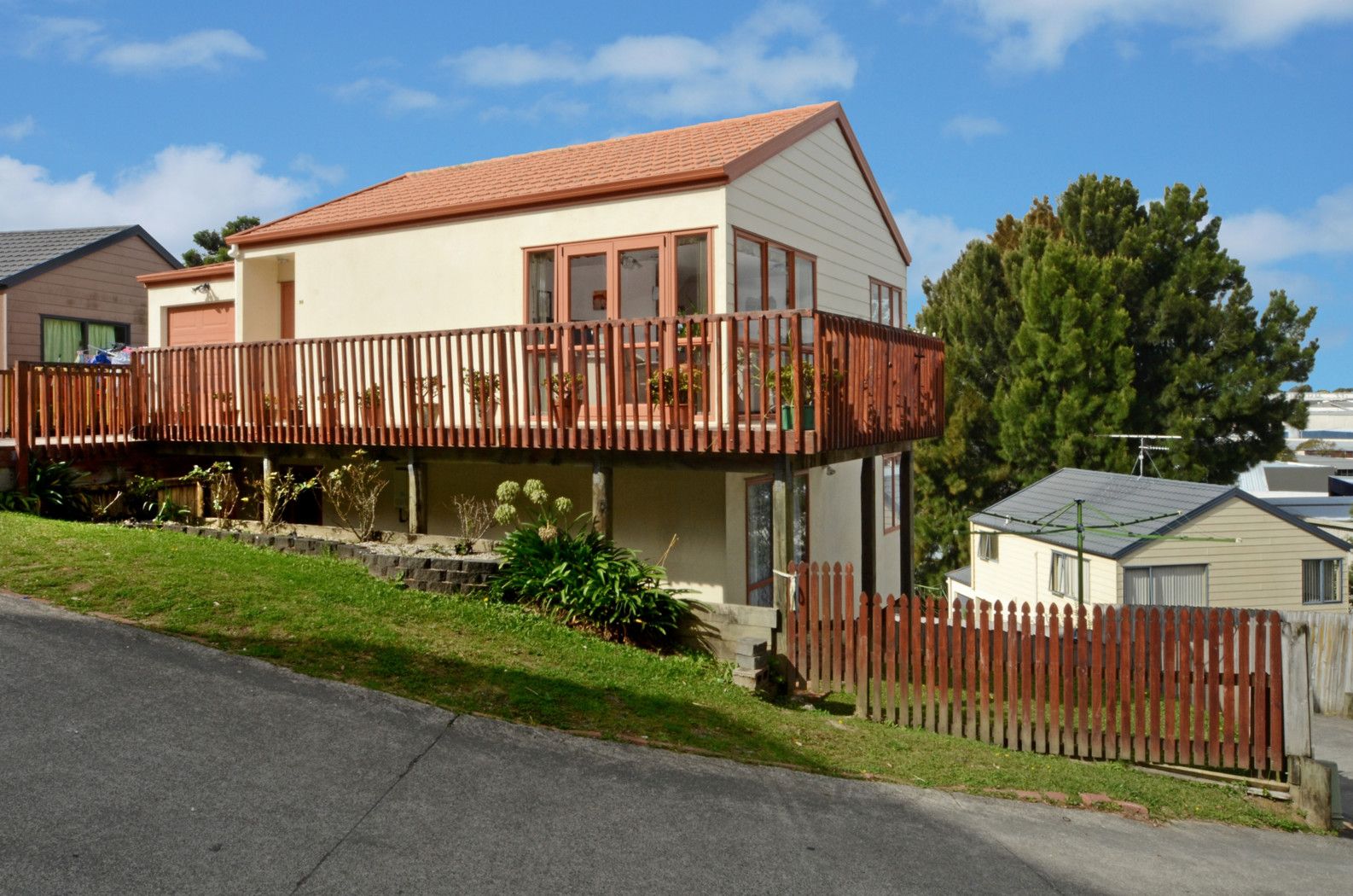 9N  View Road, GLENFIELD, North Shore City