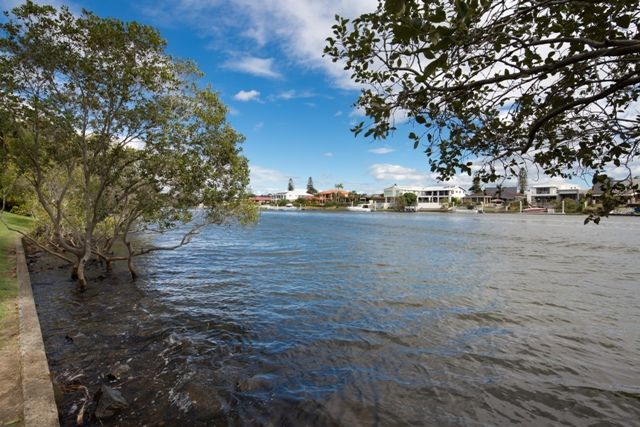 7 Campbell Street, BUNDALL QLD 4217