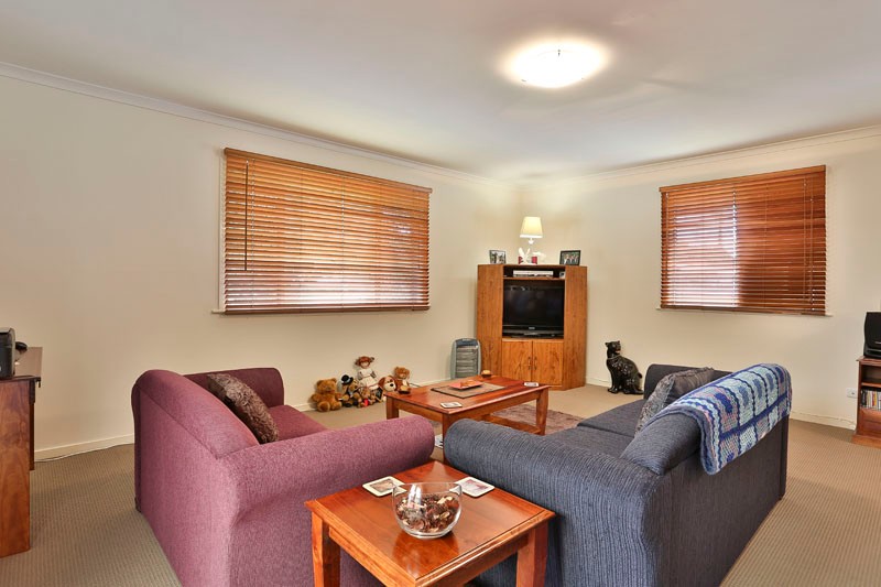 19 Tynedale Avenue, NEWTOWN, QLD 4350