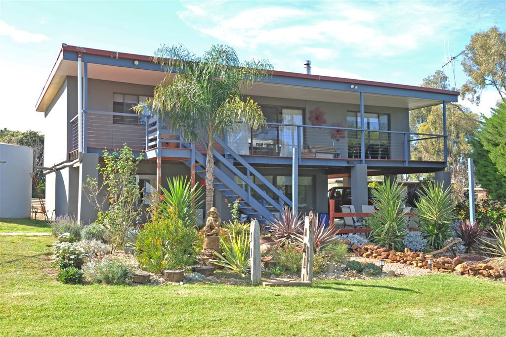 50 Lakeside Boulevard, HEATHCOTE, VIC 3523