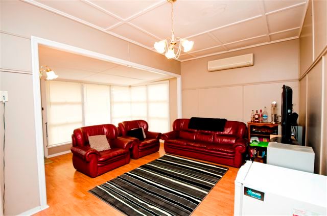 8 Robsart Street, NORTH TOOWOOMBA, QLD 4350