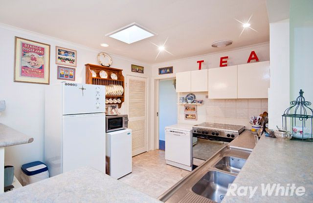 37 Folkstone Crescent, FERNTREE GULLY, VIC 3156