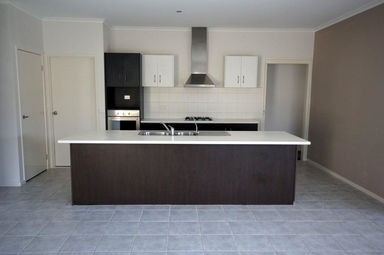 4  Lobelia Street, PAKENHAM, VIC 3810