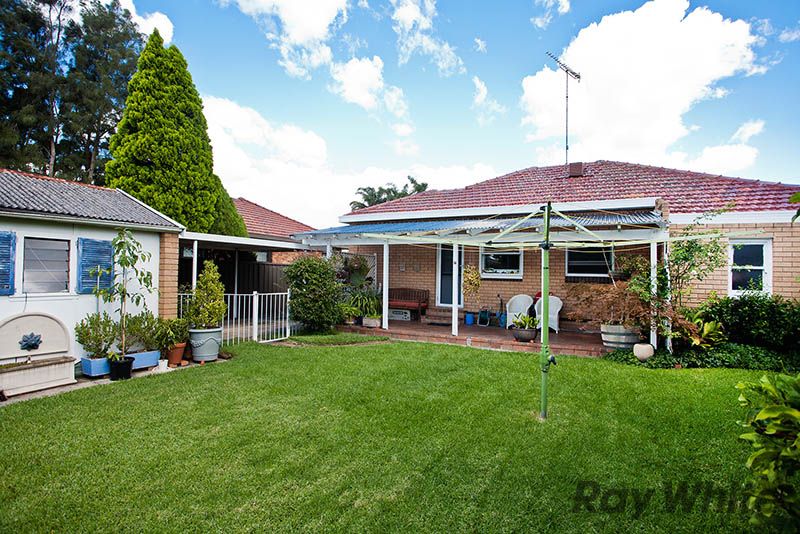 52 Lynwen Cresent, BANKSIA, NSW 2216