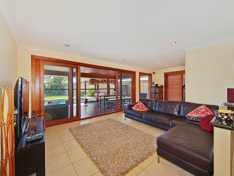 15 Saywell Street, SORRENTO, QLD 4217