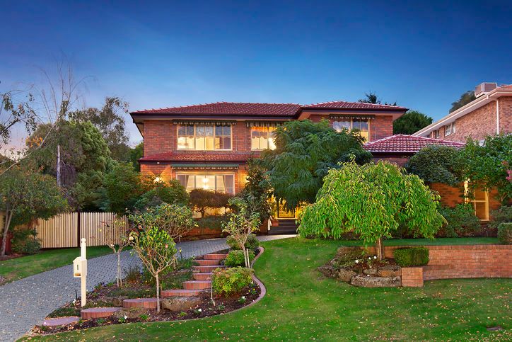 4 Maroney Court, DONCASTER EAST VIC 3109
