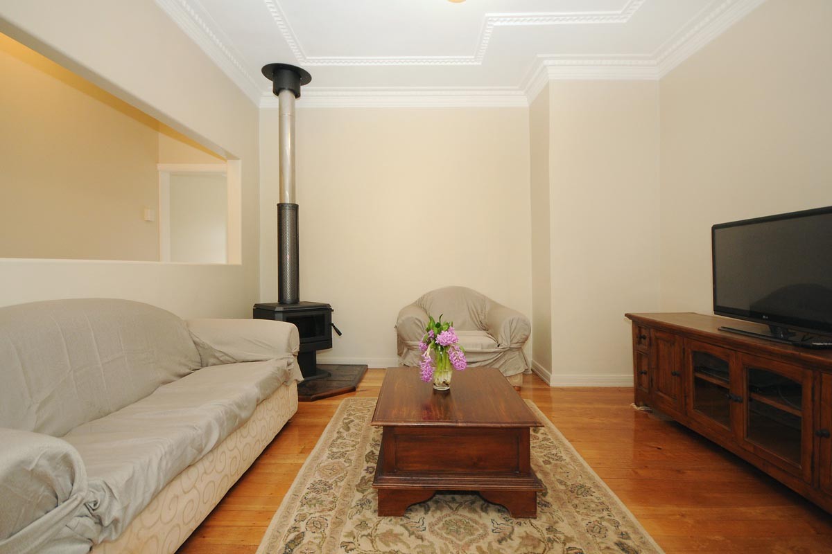 4 Clyde Street, MOUNT LOFTY, QLD 4350