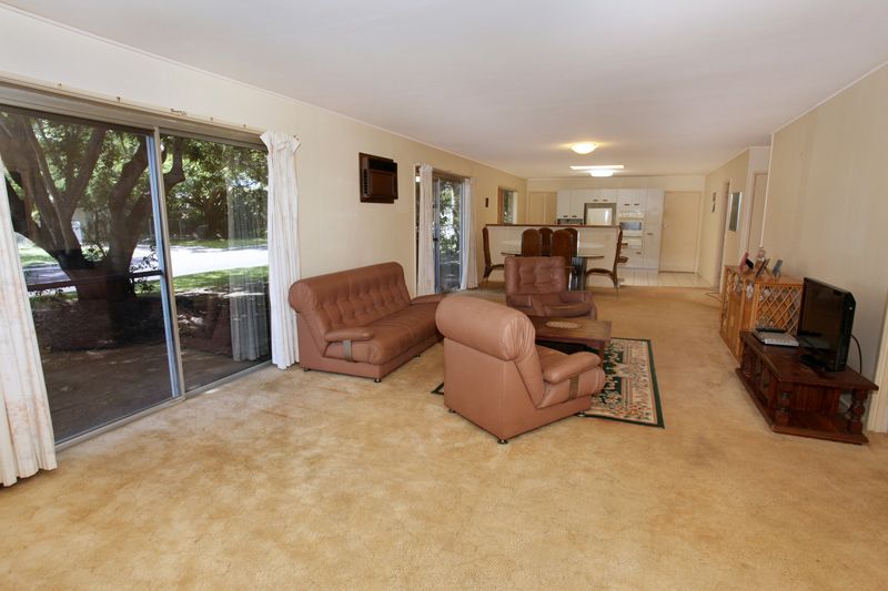 37  Surf Road, ALEXANDRA HEADLAND, QLD 4572