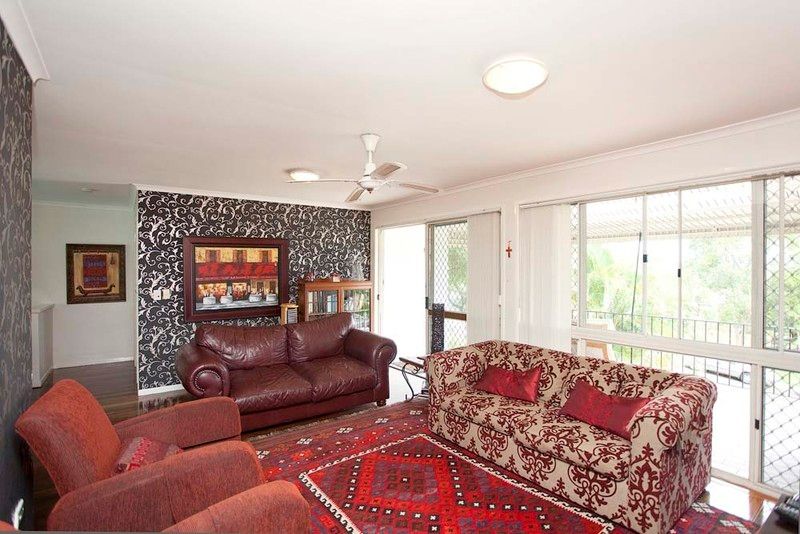 4 Vicki Place, WISHART, QLD 4122
