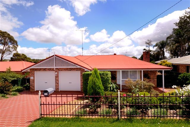 209 Stenner Street, CENTENARY HEIGHTS QLD 4350