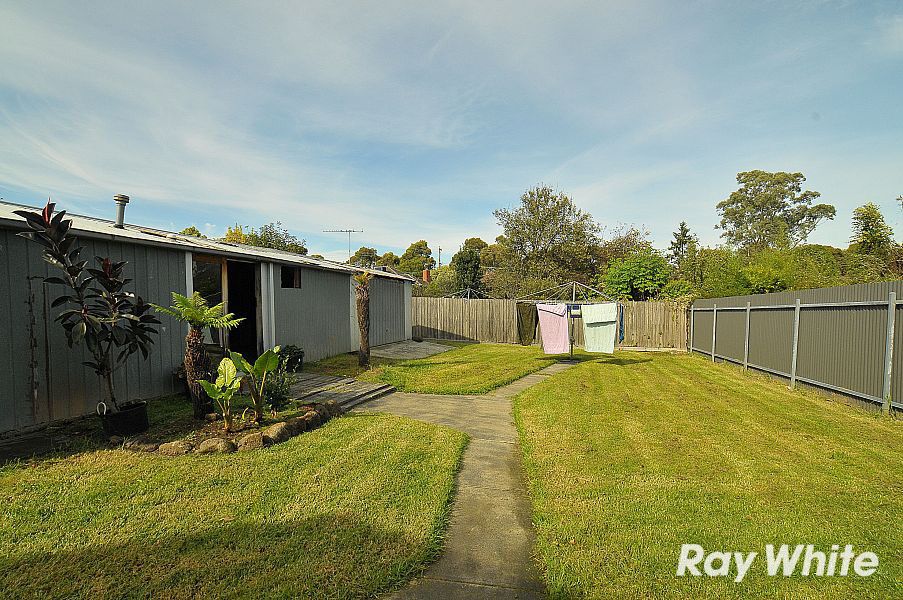 9 Lynn Drive, FERNTREE GULLY, VIC 3156