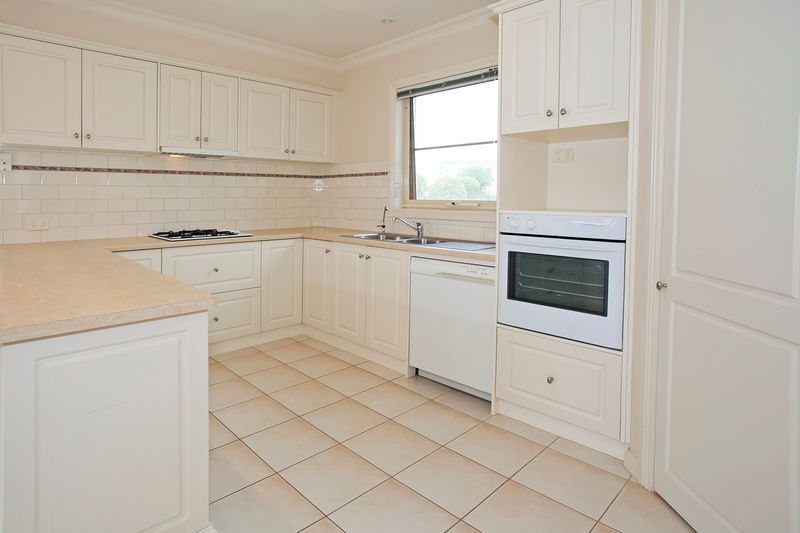 3 Cedarville Close, HIGHTON, VIC 3216