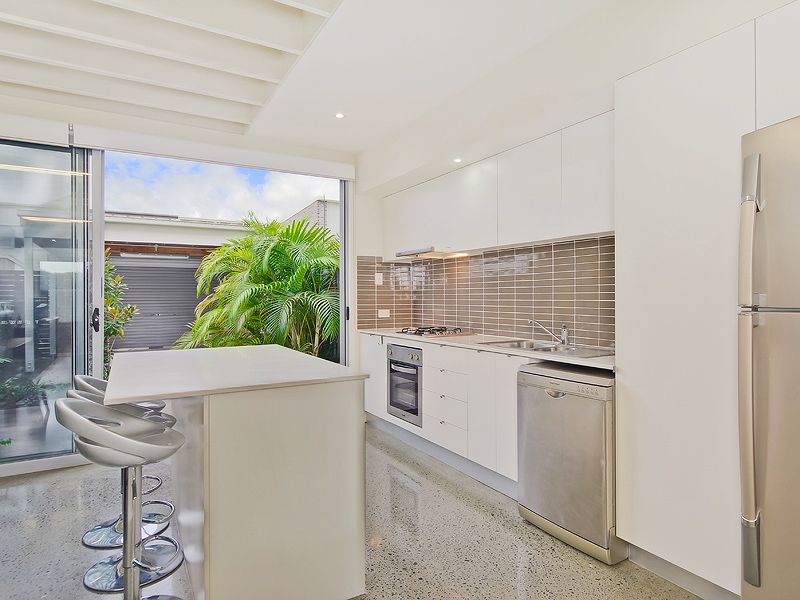 32 South Bay Drive, VARSITY LAKES, QLD 4227