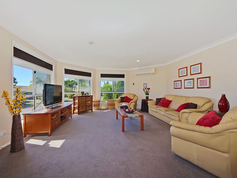 90 Treeview Drive, BURLEIGH WATERS, QLD 4220