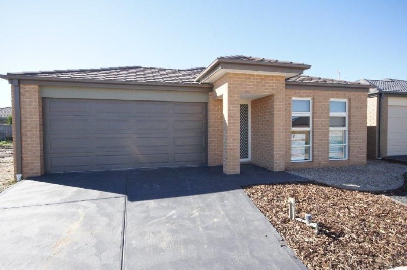 1 Albany Crescent, PAKENHAM, VIC 3810
