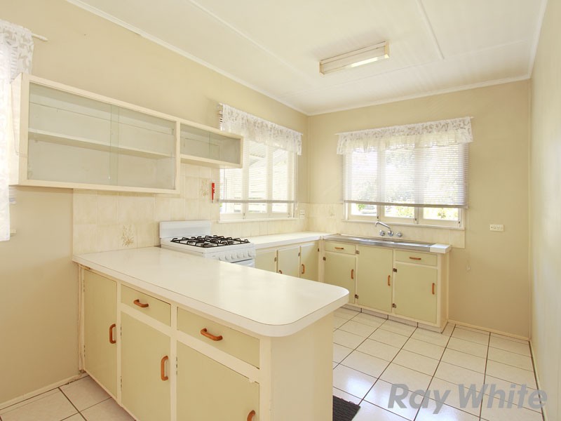 21 Vaucluse Street, WAVELL HEIGHTS, QLD 4012