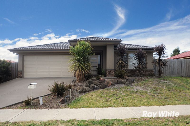 24 Broadstone Way, CRANBOURNE VIC 3977