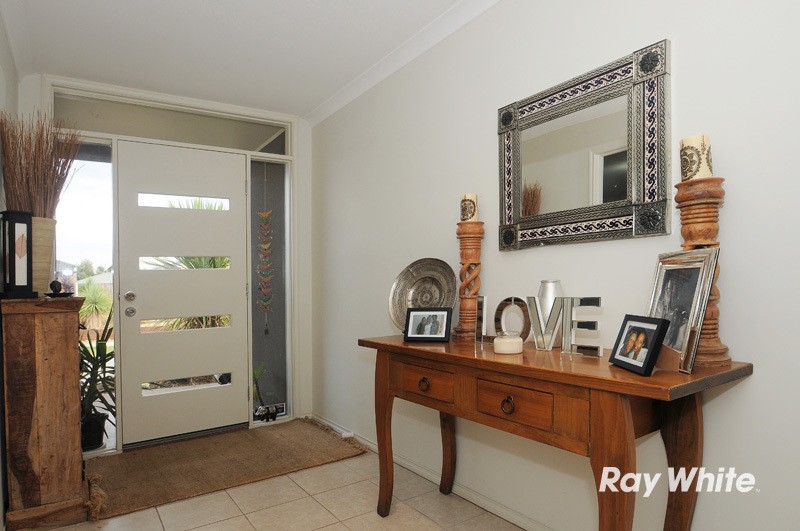 24 Broadstone Way, CRANBOURNE, VIC 3977