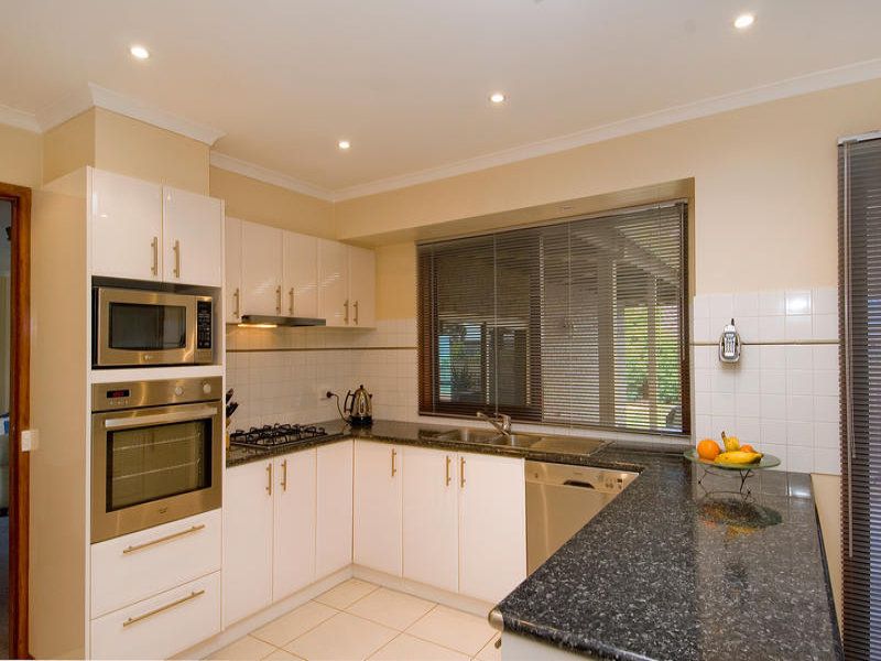 6 Nambrok Court, GROVEDALE, VIC 3216