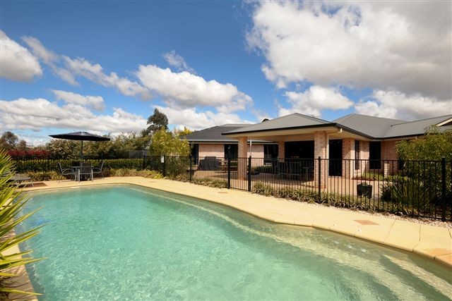 1 Emily Court, HIGHFIELDS, QLD 4352