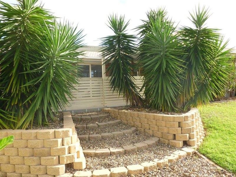 2 WATTLEBIRD Lane, ELI WATERS, QLD 4655