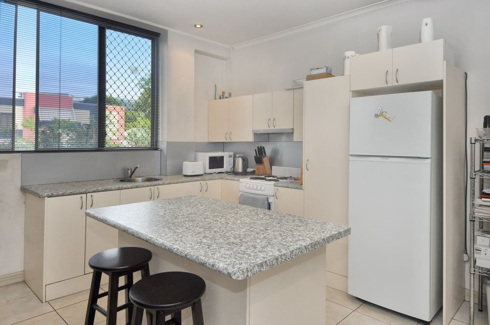 2/110 Kingsford Smith Drive, HAMILTON, QLD 4007