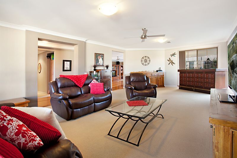 ABERGLASSLYN, NSW 2320