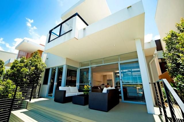 6067 Lugano Drive, HOPE ISLAND, QLD 4212