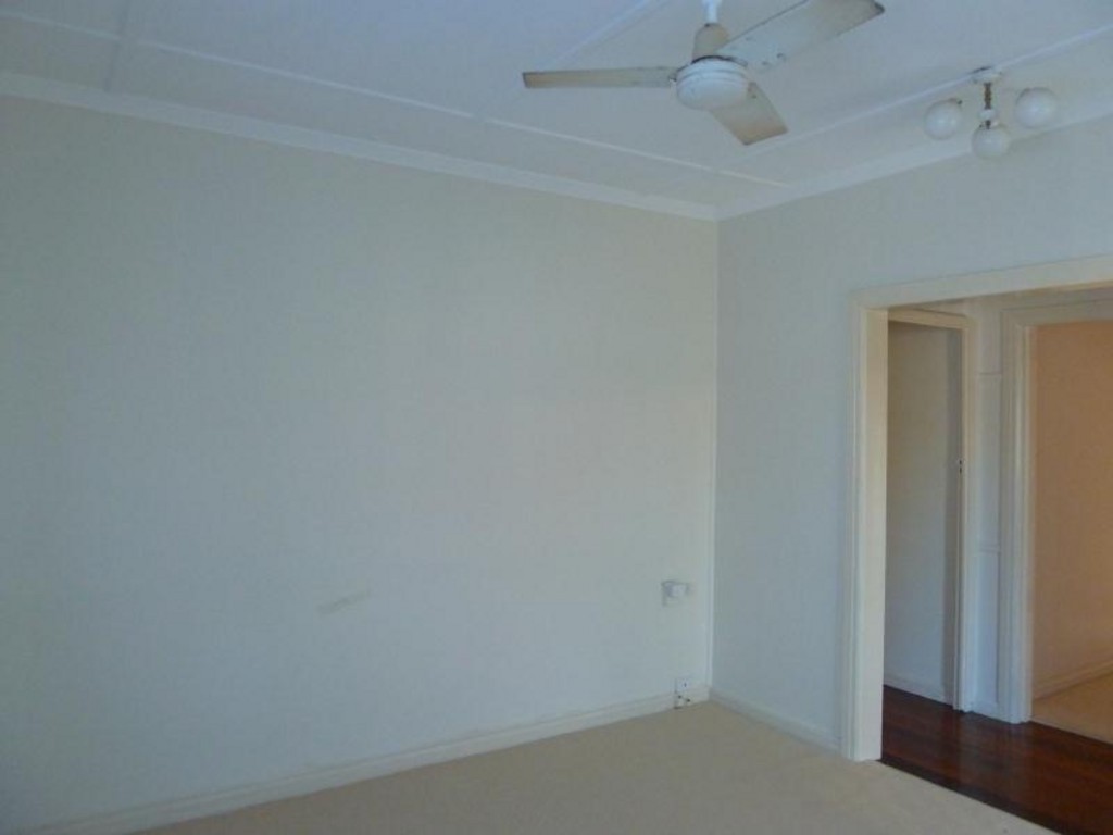 28 Dobbie Street, HOLLAND PARK, QLD 4121
