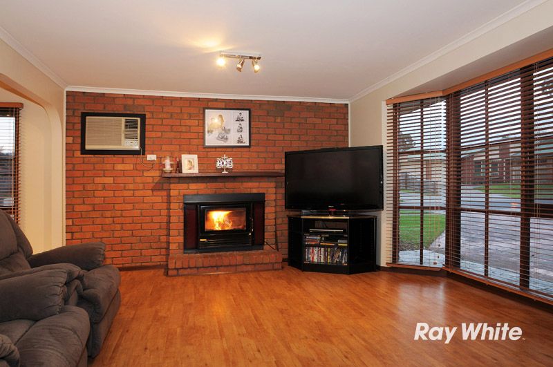 5 Joseph Banks Crescent, CRANBOURNE, VIC 3977