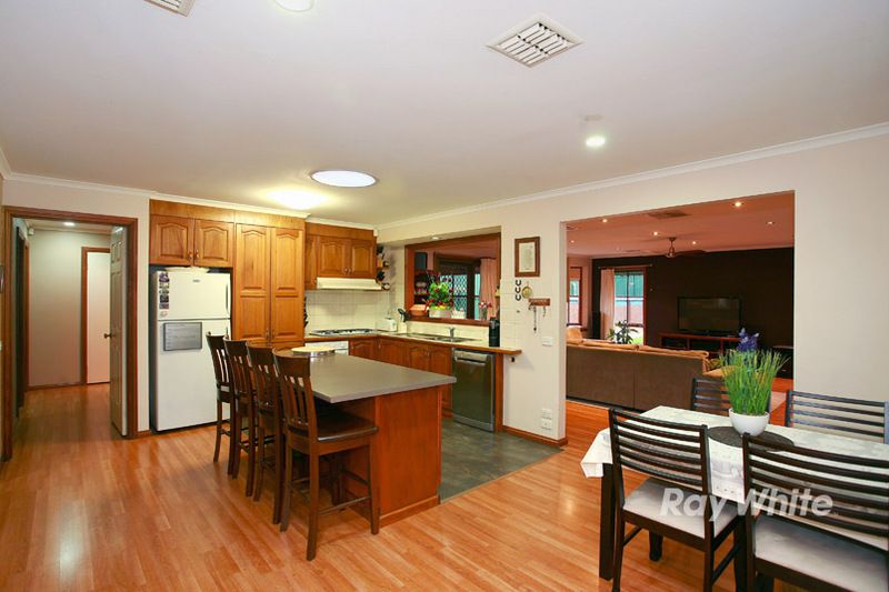2 Iris Close, CRANBOURNE NORTH, VIC 3977