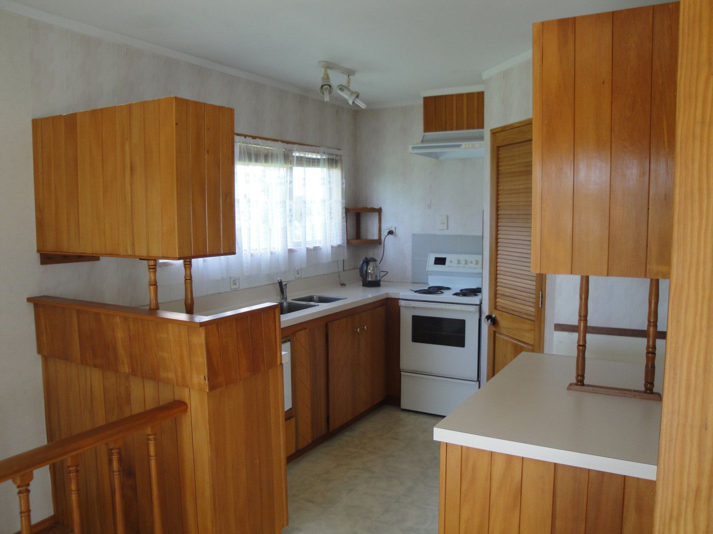 2/104 Bond Cresent, FORREST HILL, North Shore City