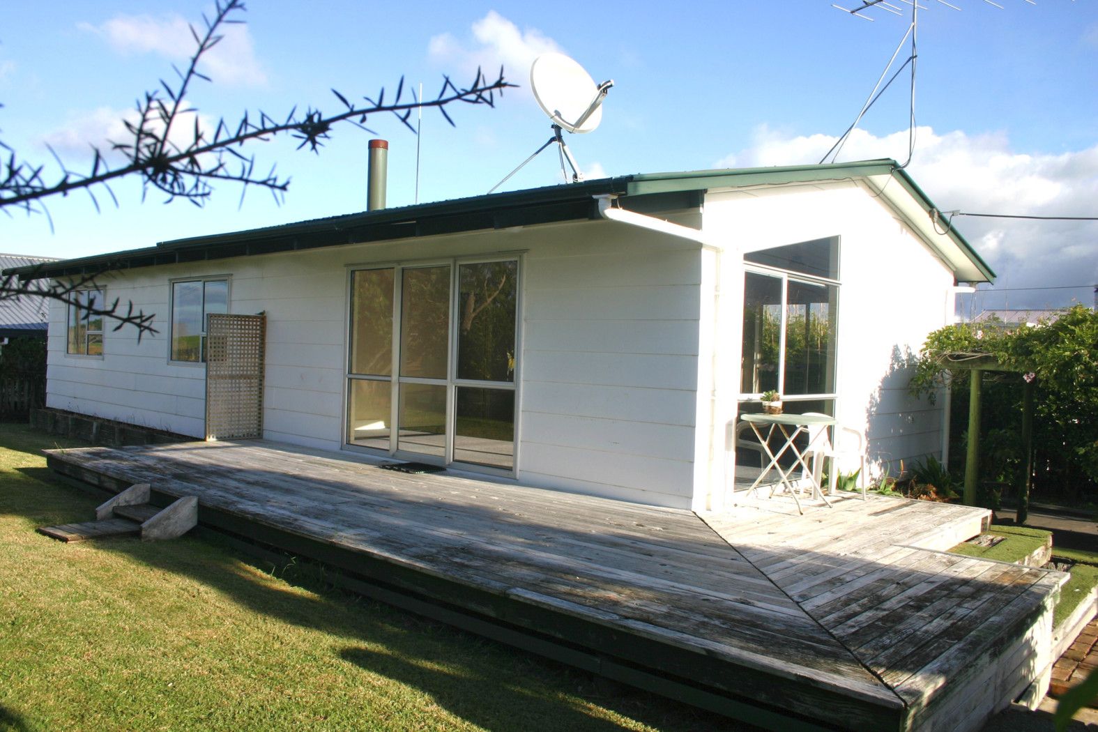 SNELLS BEACH, Rodney