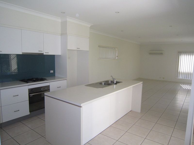 18 Yvonne Road, EIGHT MILE PLAINS, QLD 4113