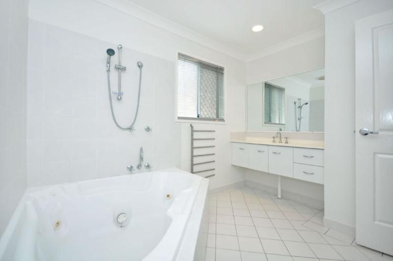 42 Wendon Way, BRIDGEMAN DOWNS, QLD 4035