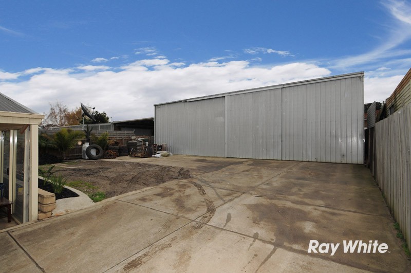 17 Alma Road, HAMPTON PARK, VIC 3976