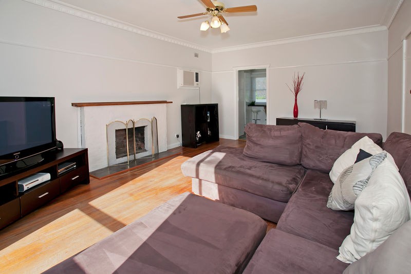 1 Laura Avenue, BELMONT, VIC 3216