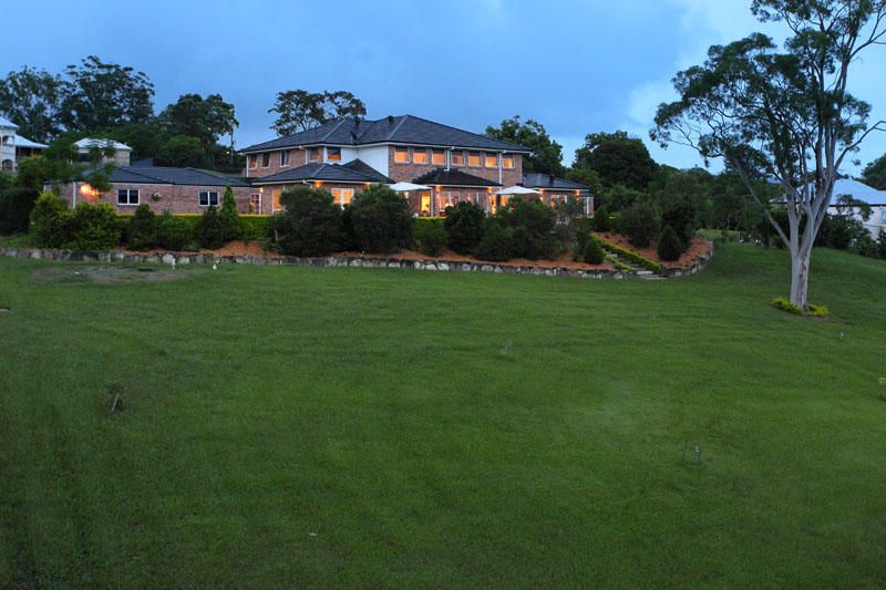 25 Neville Road, BRIDGEMAN DOWNS, QLD 4035