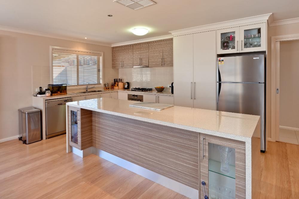 11 Lawson Circuit, LAVINGTON, NSW 2641