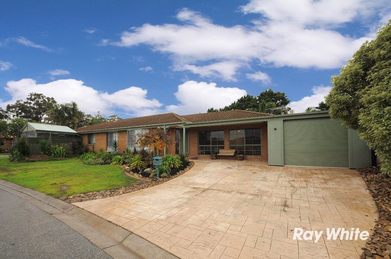 9 Loganberry Close, CRANBOURNE NORTH, VIC 3977