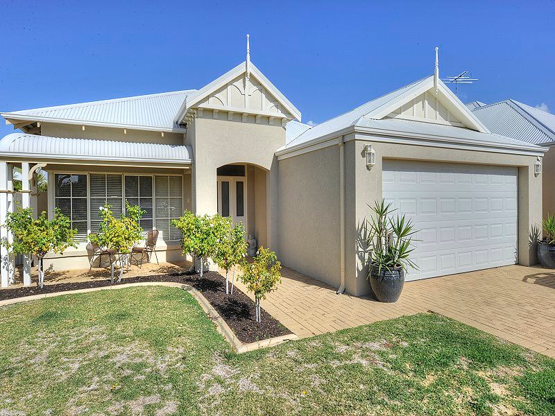 6 BERMUDA Place, HALLS HEAD WA 6210