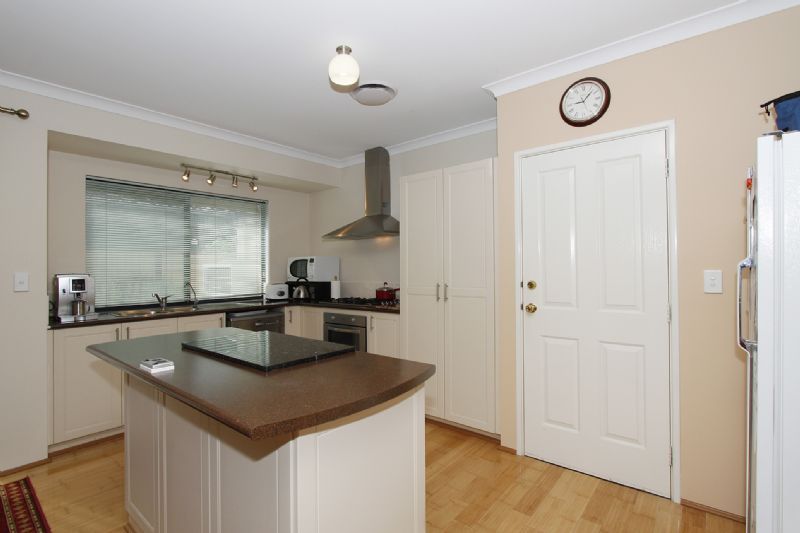 27 Colne Way, GIRRAWHEEN, WA 6064