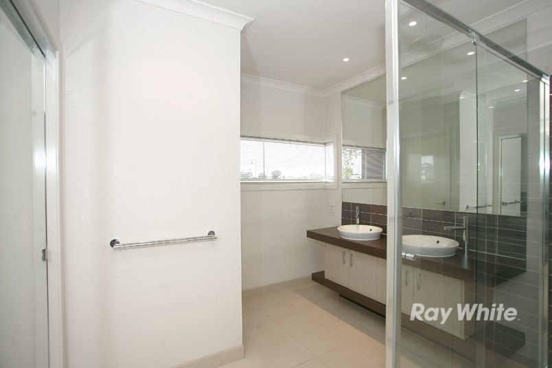 10 Bluemist Circuit, LYNDHURST, VIC 3975