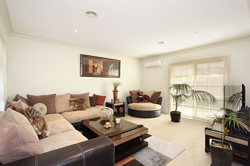 2/18 Calista Avenue, OAKLEIGH EAST, VIC 3166