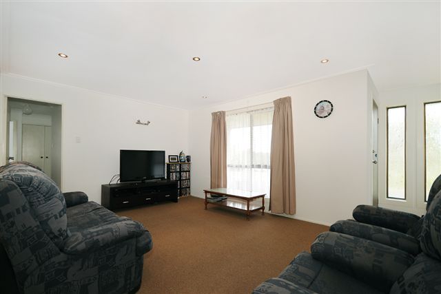 9 Neville Street, MERINGANDAN WEST, QLD 4352