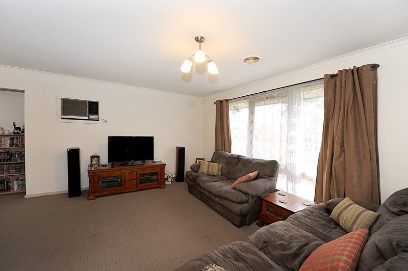8 Richborough Grove, FERNTREE GULLY, VIC 3156